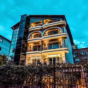 Broadway Hotel Tirana 4* Tirana